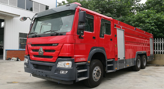 重汽豪沃16噸水罐消防車